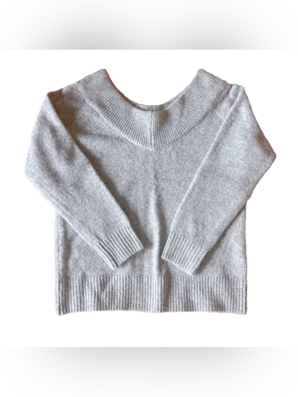 H&M Women’s Gray V-Neck Wool Blend Knit Sweater S Long Sleeve Off Shoulder NWOT